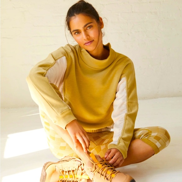 FREE PEOPLE MOVEMENT PATCHED UP CUT OUT PULLOVER / HONEY WHEAT COMBO XS 43 - Picture 4 of 7